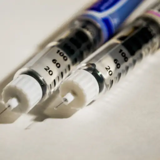依那西普和阿达木单抗注射用笔。