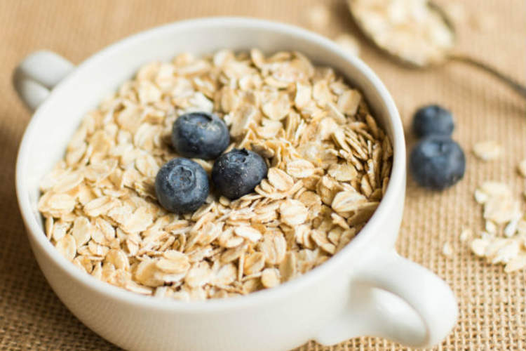 燕麦片和蓝莓