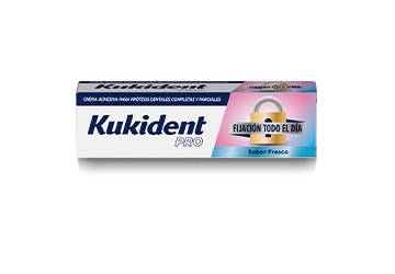 Adhesivo para prótesis dentales Kukident Fijación Todo El Día Fresco