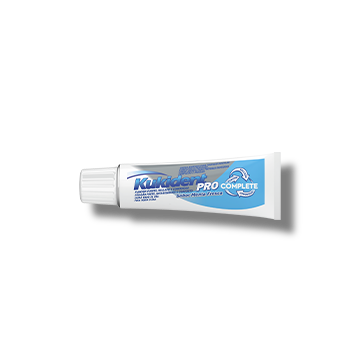 Adhesivo para prótesis dentales Kukident Complete Refrescante