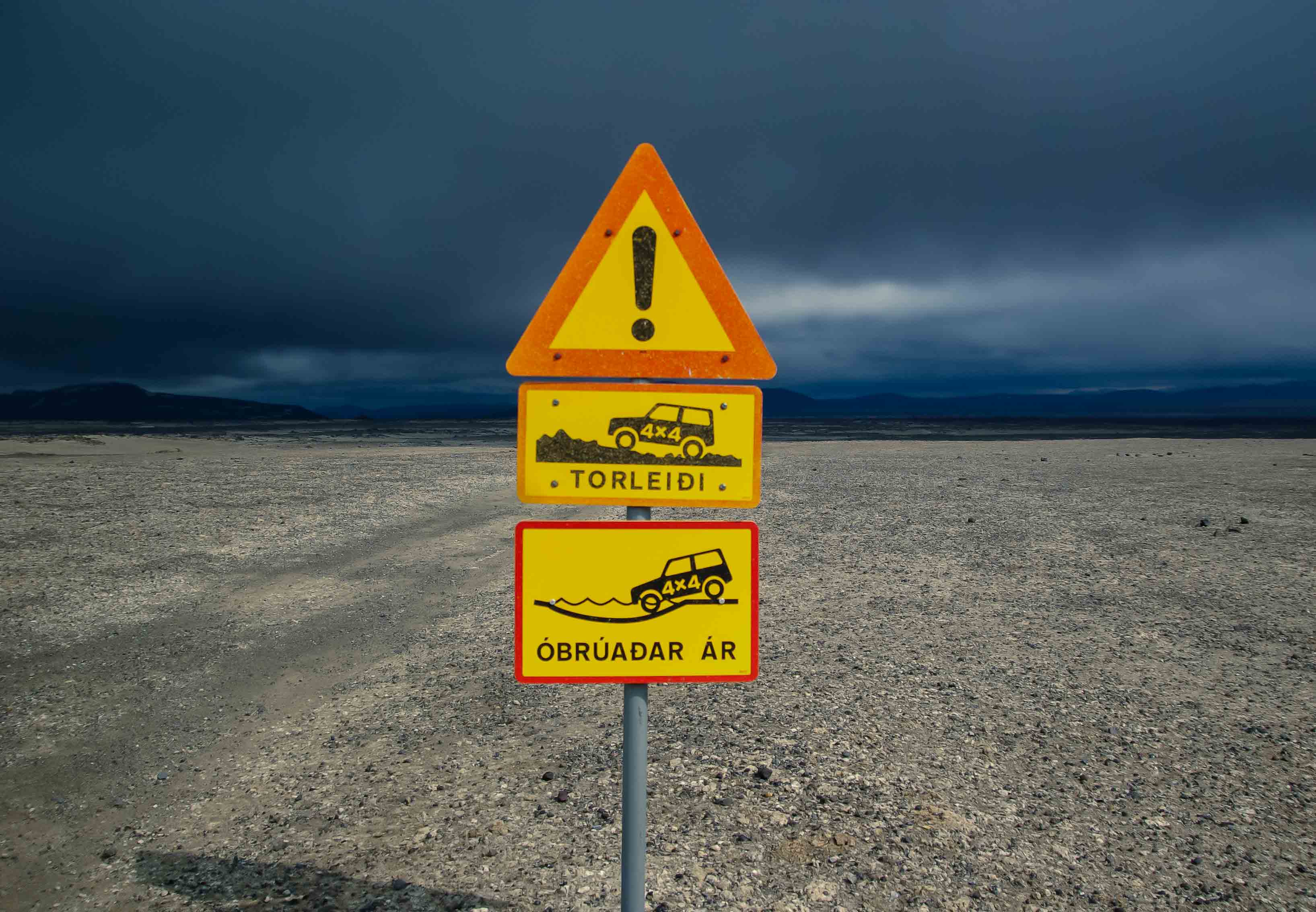 5.iceland-road-signs