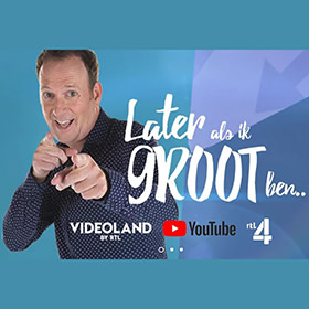 Afbeelding van Jochem van Gelder met ernaast de titel van het tv-programma 'Later als ik groot ben' dat hij presenteert