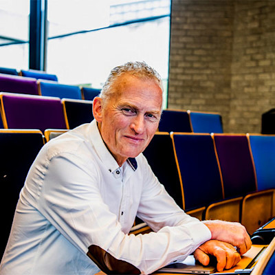 Portrait of Cor Molenaar, professor of eMarketing and Distance Selling