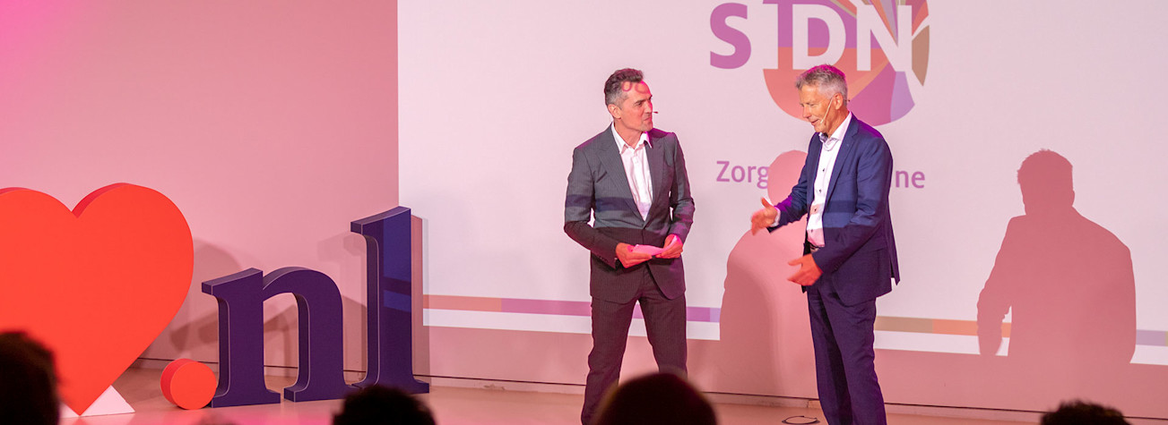 Chris van 't Hof (left) and Roelof Meijer (right) on the podium at SIDN Inspire.