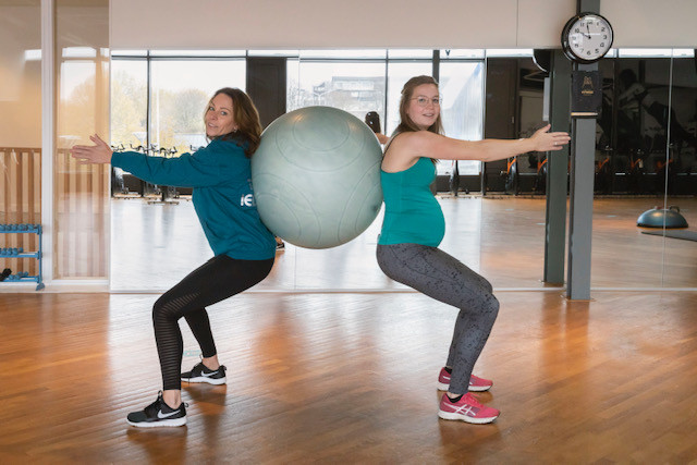 Marieke Doff van Power Moms traint een cursist