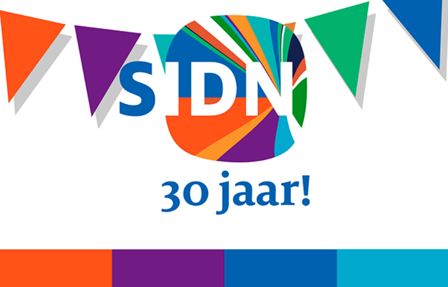 SIDN 30 jaar - logo met gekleurde vlaggetjes