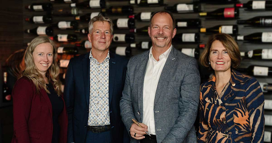 Jill Kowalchuk (Chair van de Board of Directors van CIRA), Roelof Meijer (CEO van SIDN), Byron Holland (President en CEO van CIRA), Marjet van Zuijlen (voorzitter van de raad van toezicht van SIDN).