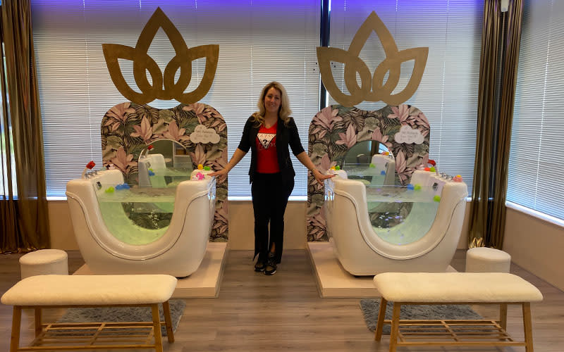 Chantal van Hees from Bubble Palace in the midst of two baby spas