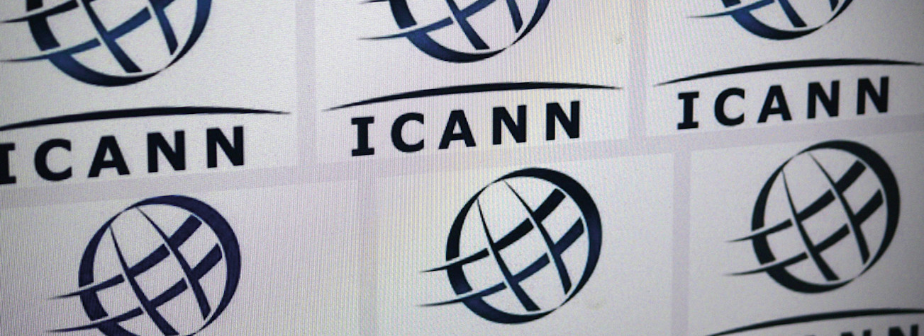 Meerdere ICANN-logo op een scherm