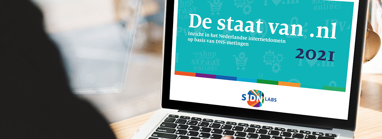 Het rapport 'De staat van .nl' op het scherm van een laptop.