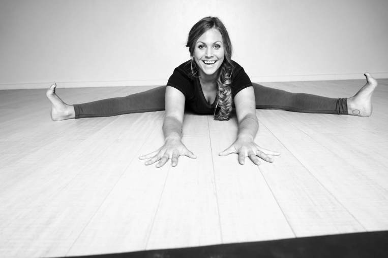 rachel-brathen-yoga-stretch.jpg