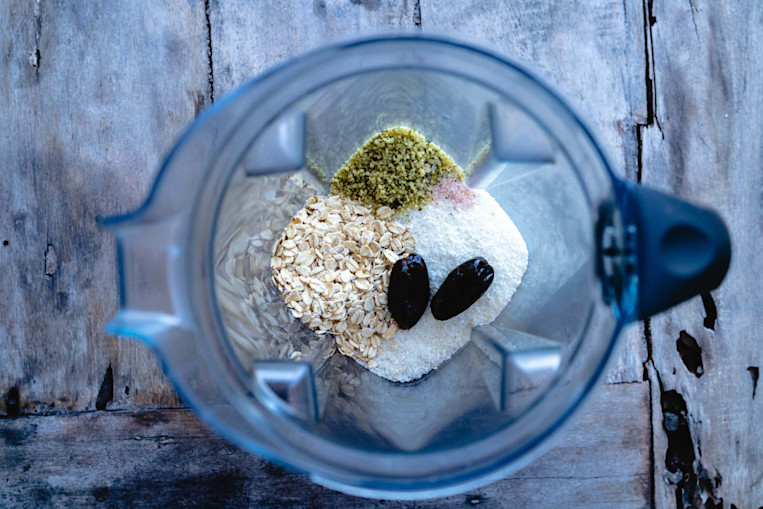 blender-oats-dates-hemp-coconut-salt.jpg