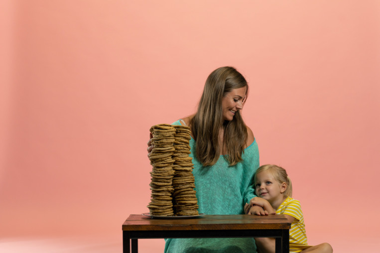 rachel-brathen-lea-pancakes-family-foods.jpg