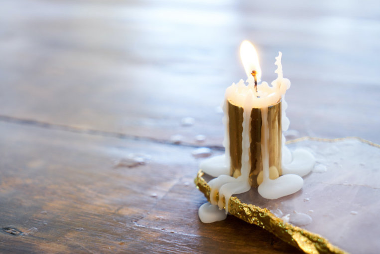 candle-wax-melting-crystal-table.jpg