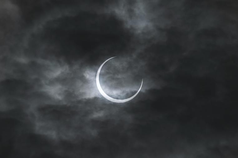 crescent-moon-clouds-night.jpg