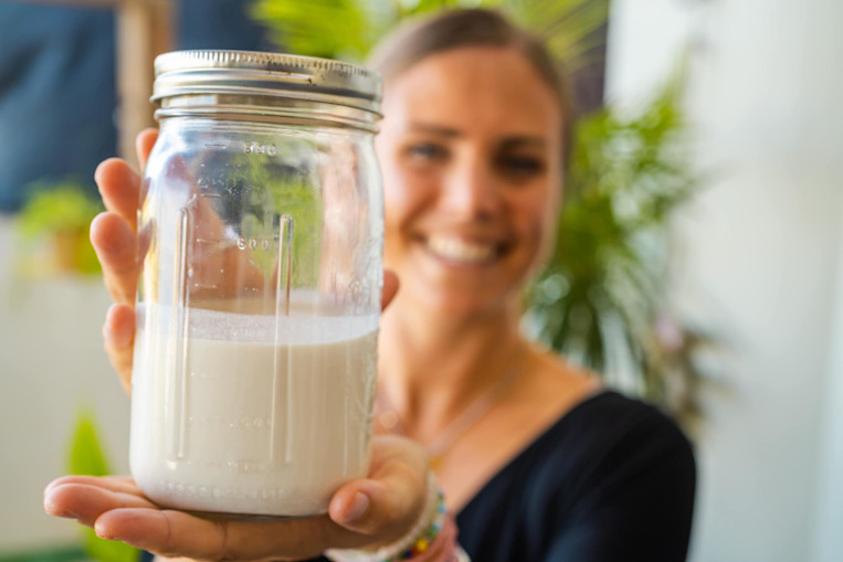 rachel-brathen-oat-cashew-milk-mason-jar.jpg