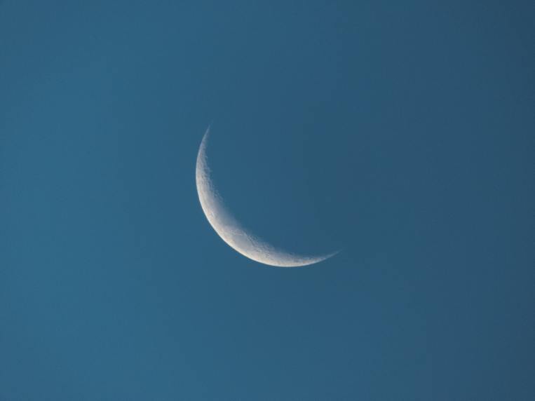 crescent-moon-sky-new-moon.jpg