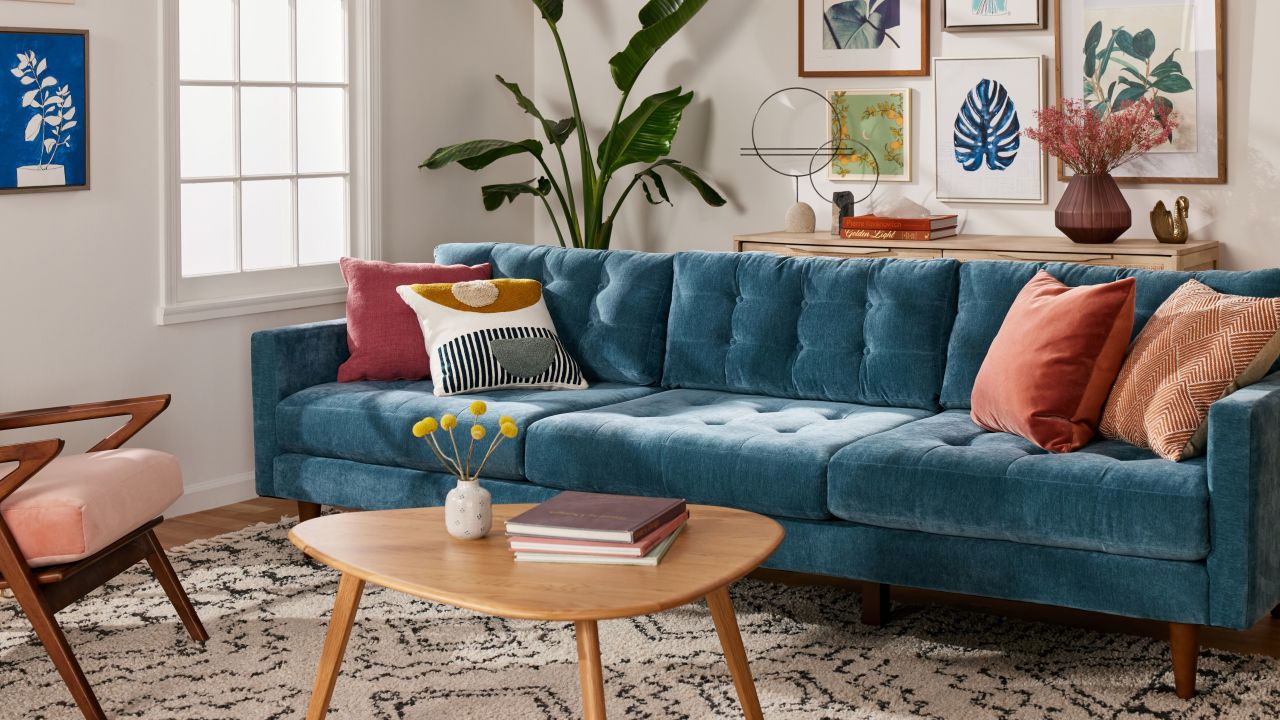 Your Guide to Styling Sofa Throw Pillows
