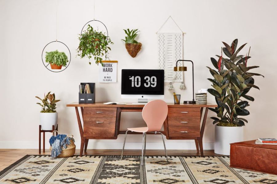 Returning to the Office? Here's How to Make Your Desk Chic