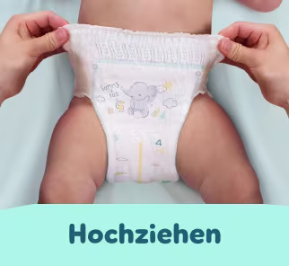 Hände ziehen die Pants hoch und verdeutlichen, dass die Pants mit einem Zug angezogen werden können.
