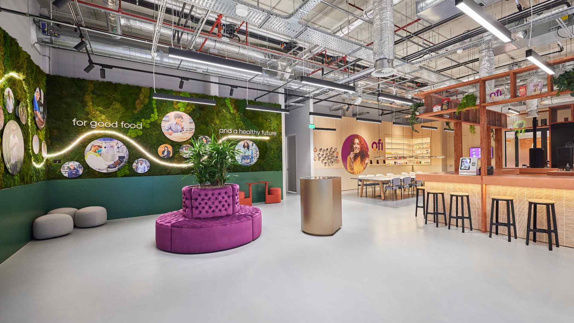 DeZaan Operates Five Customer Solution Centres