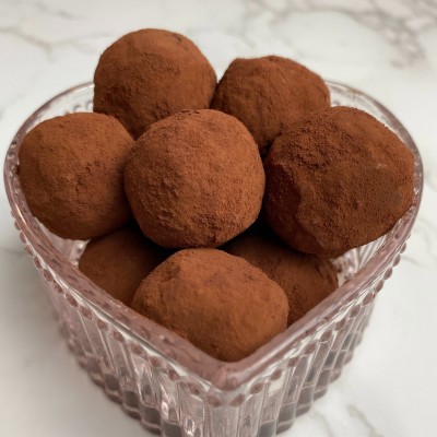 dezaan-karina-valentines-truffles