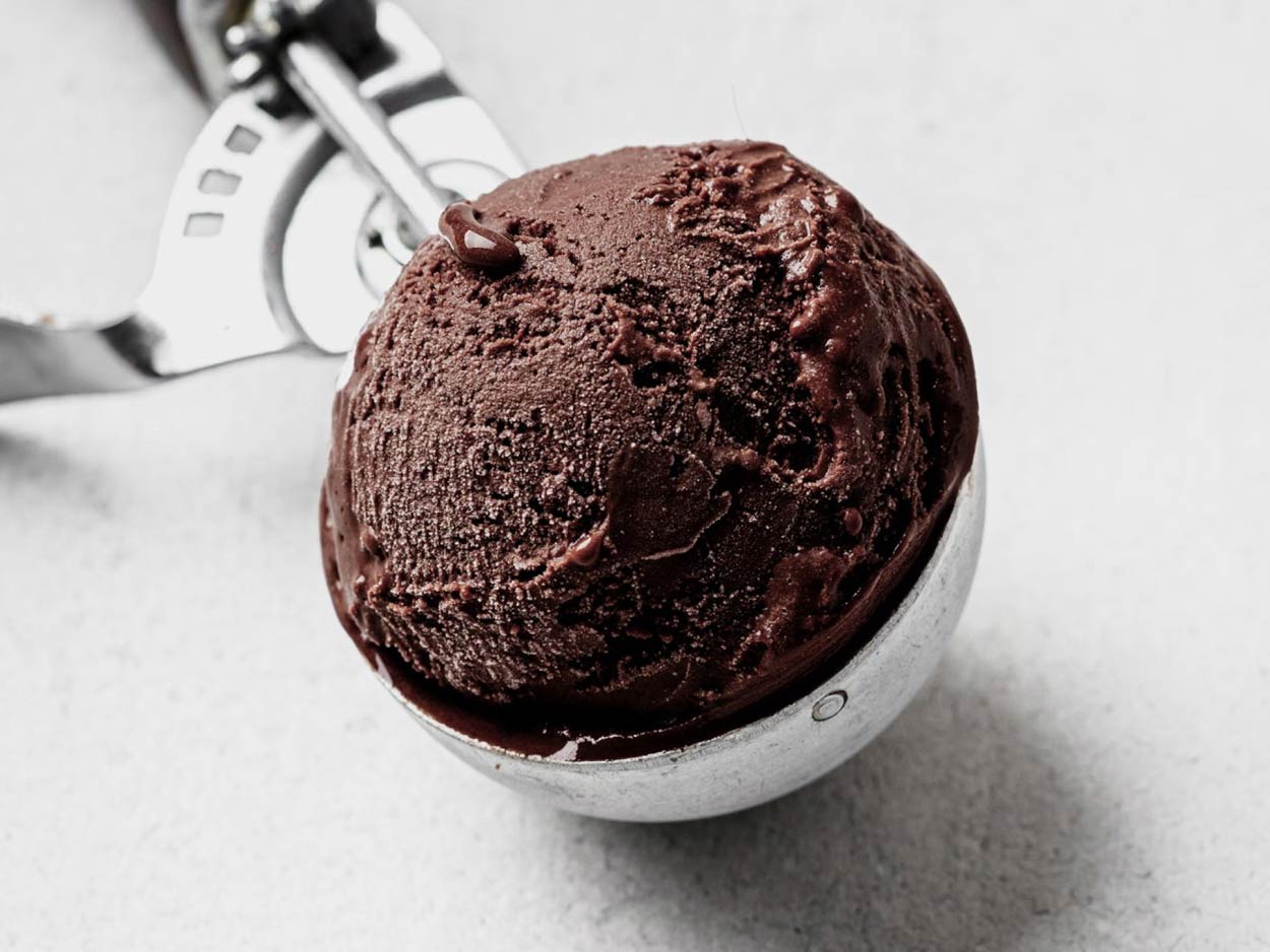 deZaan-black-cocoa-ice-cream.jpg