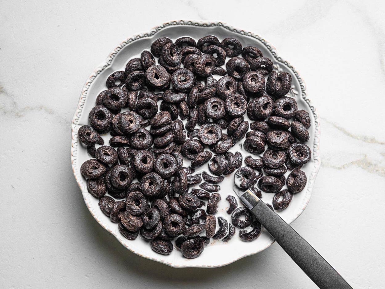 deZaan-black-cocoa-powder-cereal.jpg