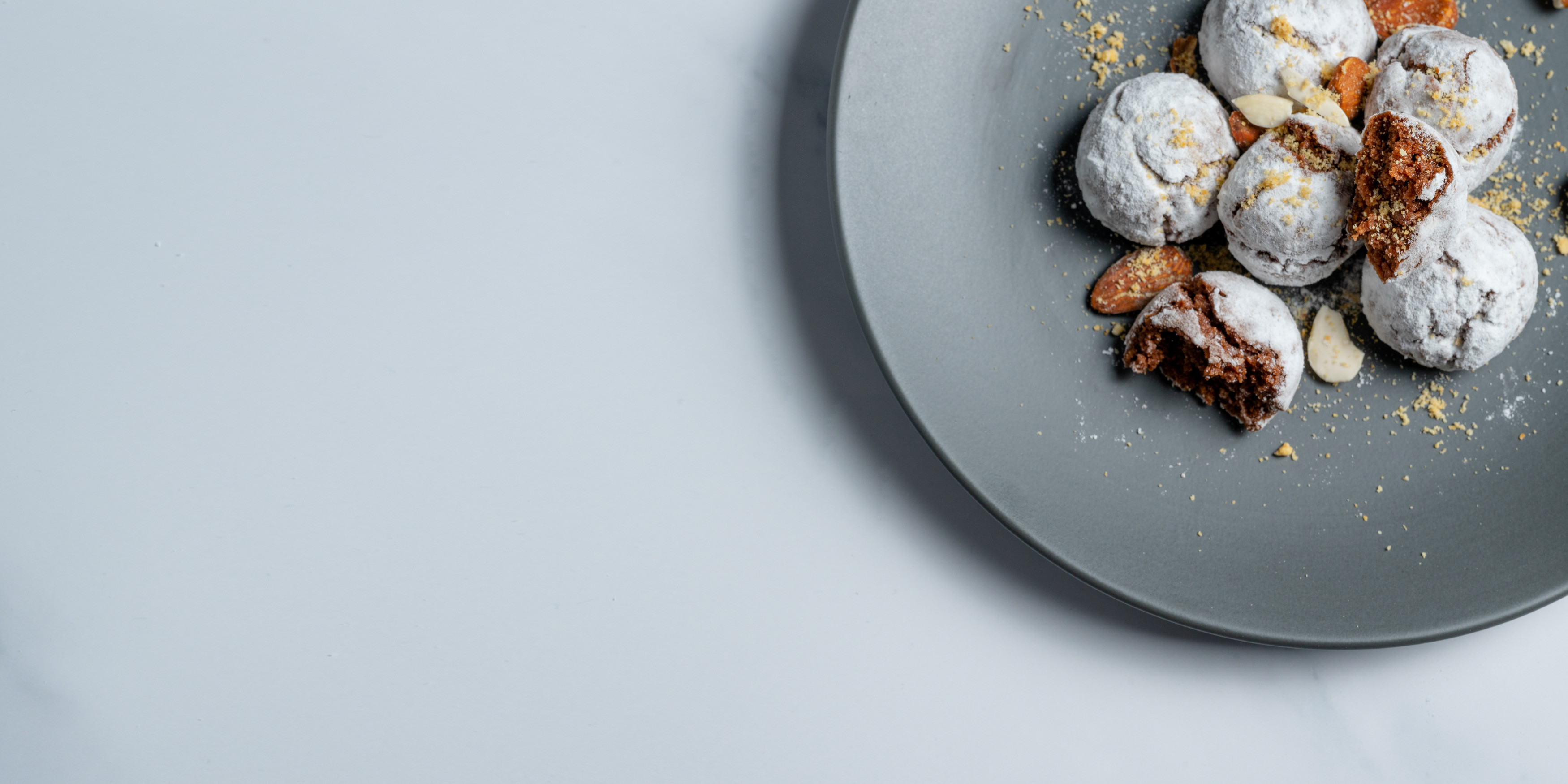 Dezaan Cocoa Amaretti Cookies Hero Wide