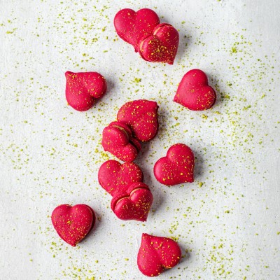 Rollup Image of deZaan Pistachio & Cherry ‘Heart’ Macarons
