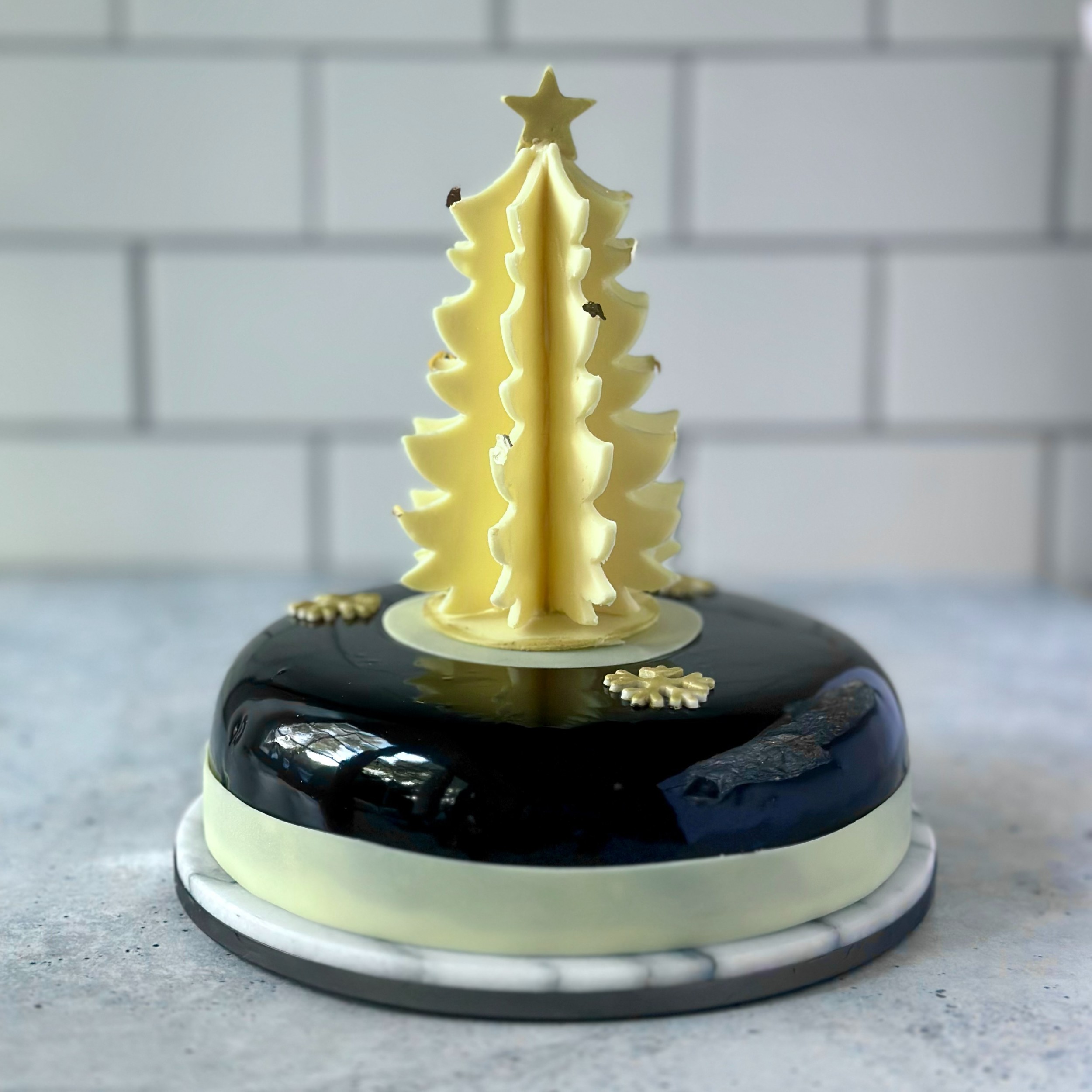 Hero Image Of DeZaan Orange Holiday Entremets