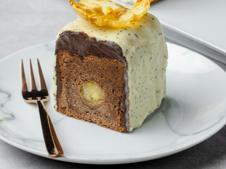 DeZaan Image Of True Gold Pineapple & Poppy Seed Travel Cake