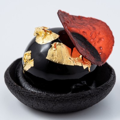 Rollup Image Of DeZaan Carbon Black Beet Tartlet