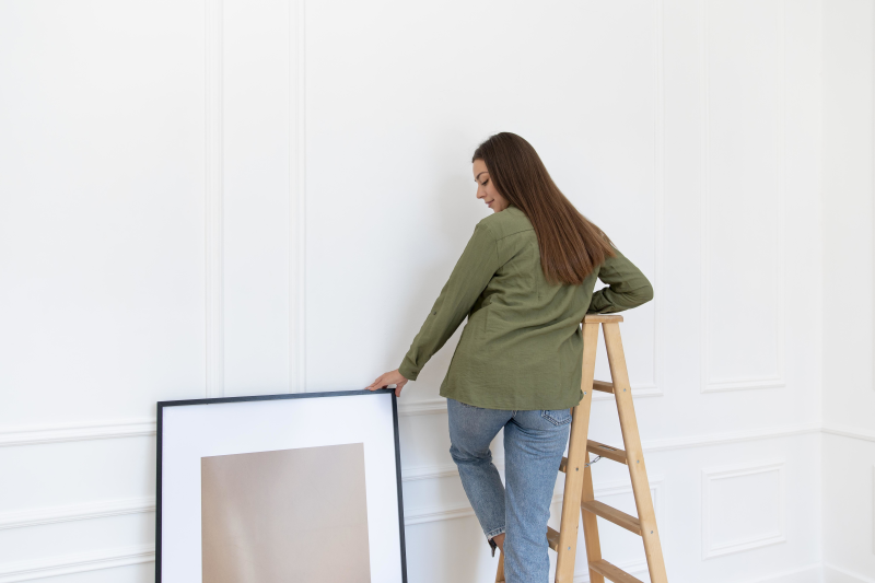 Low-Cost Ideas to Revamp a Bare Hallway