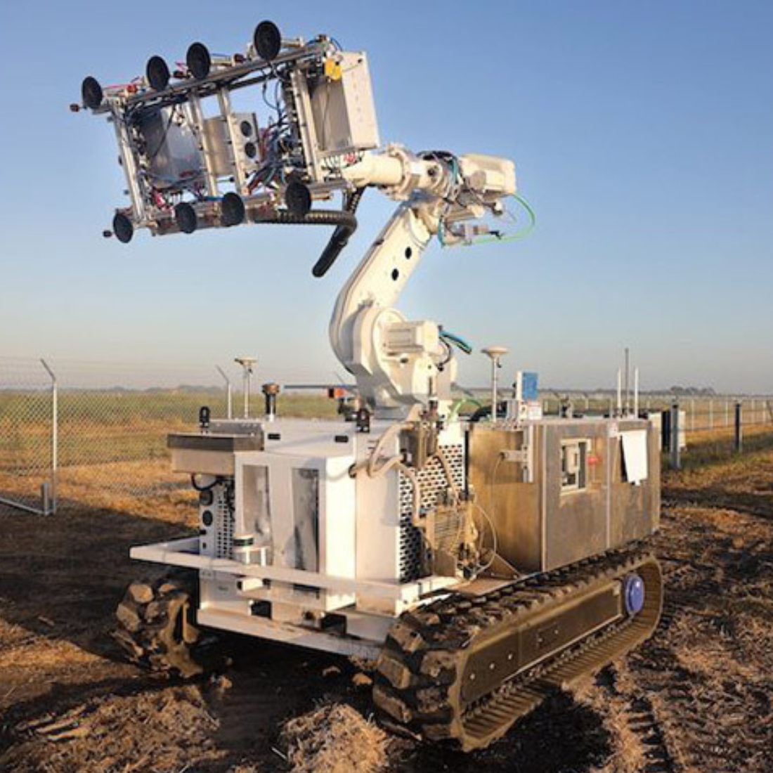Robots Partner with Humans for Advanced Solar Installation