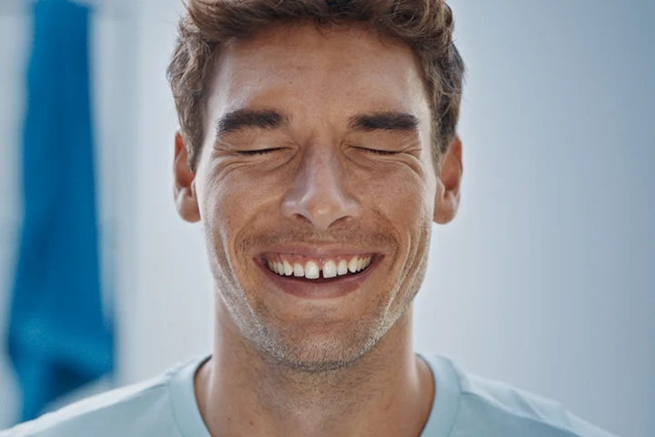 Manter uma boa higiene oral para evitar a língua branca article banner