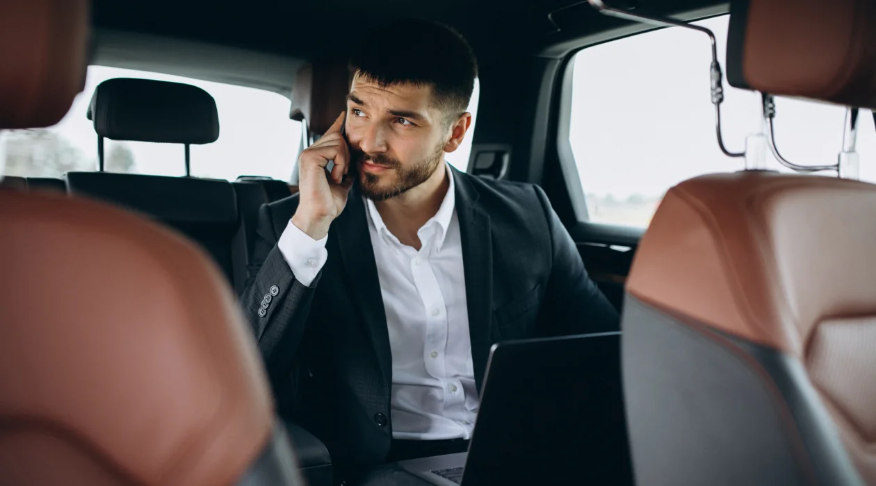 5 Benefits of Using Chauffeur Service During a Business Trip