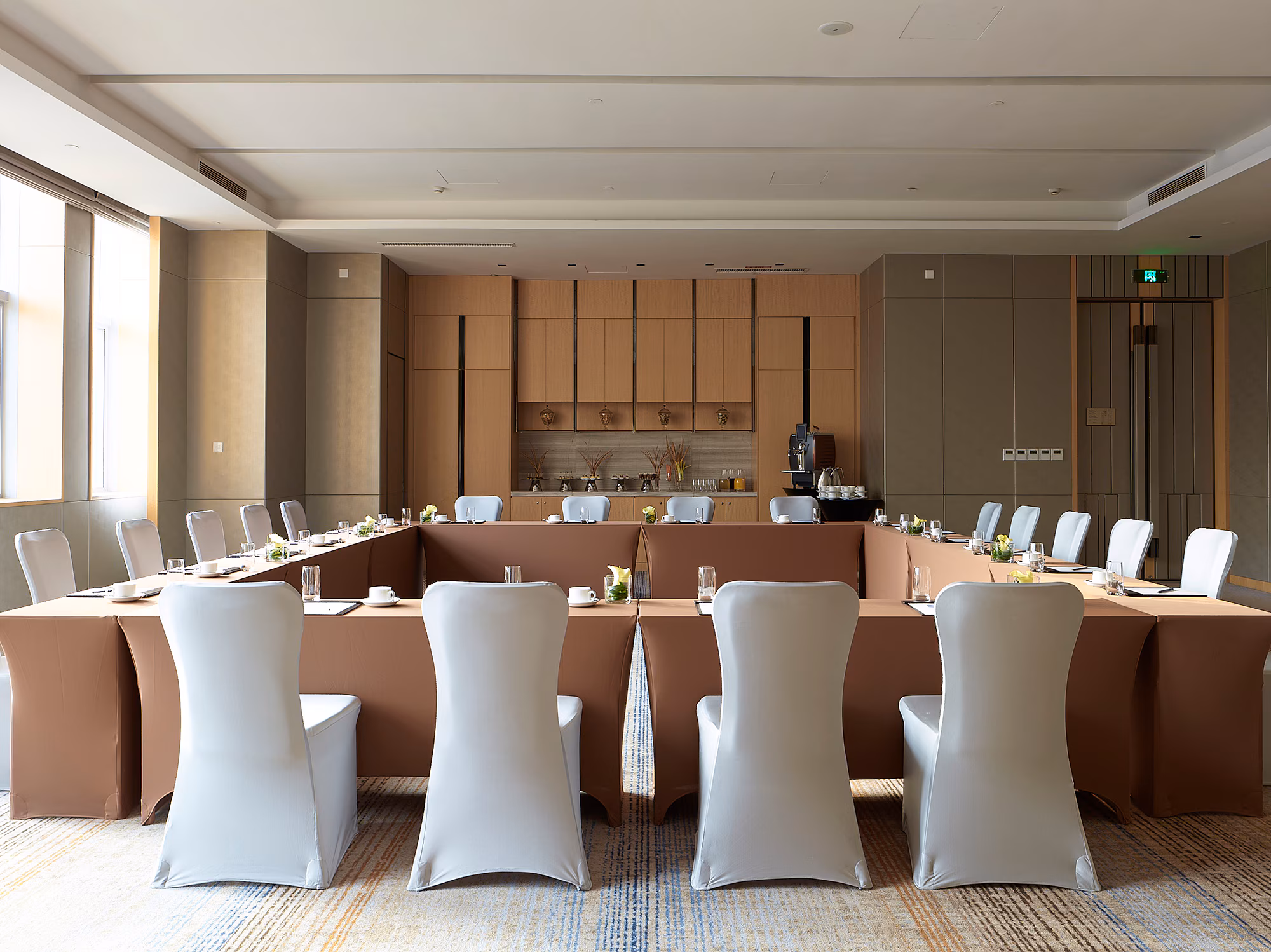 lpxia-business-centre-meeting-room