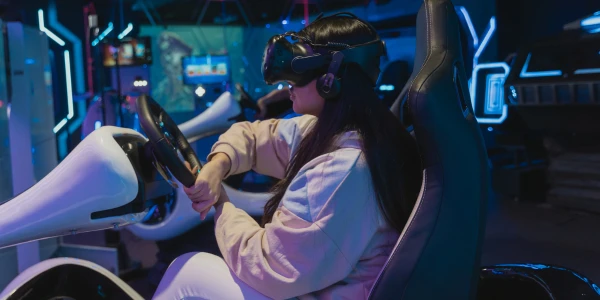 VR自動車（ドライビングシミュレーター）とは？