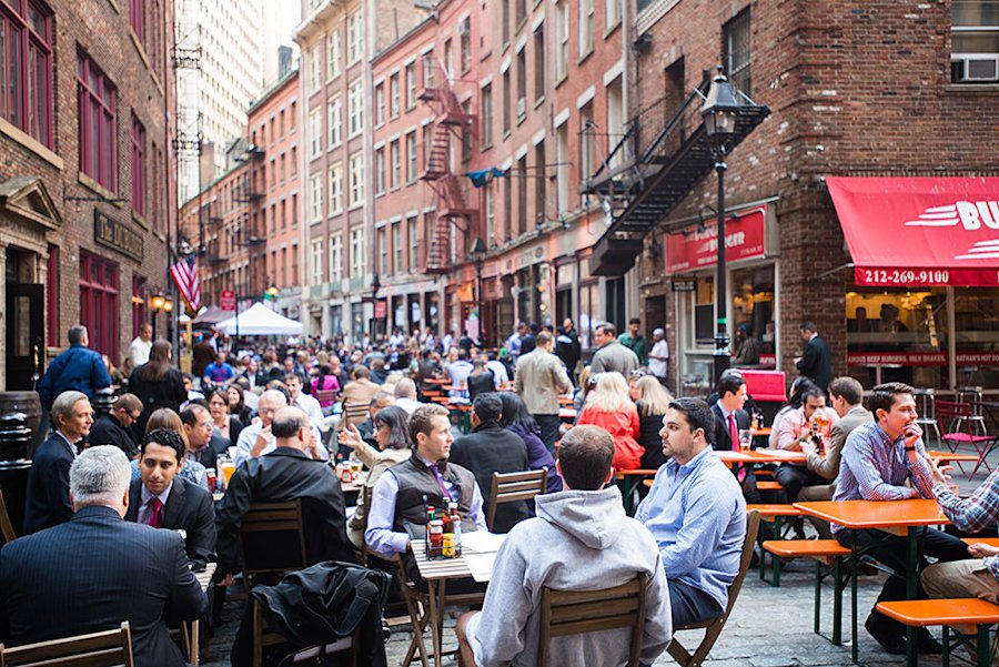 Financial District Nyc Neighborhood Guide Comp A Noteworthy Exception To This Is Stone Street Which The Center Of Entertainment In Financial District
