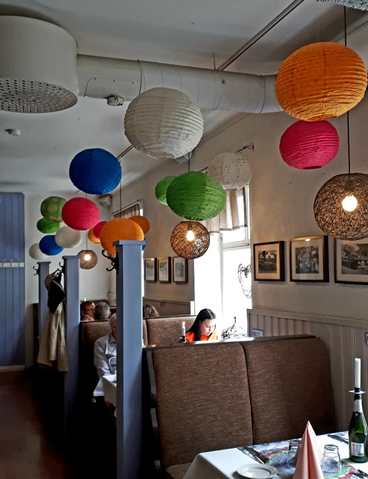 Bella Loviisa -ravintolan värikäs sisustus