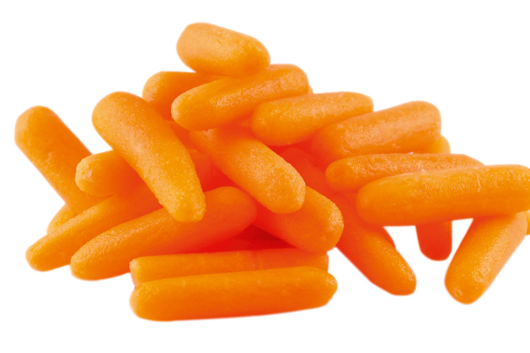 Pieniä kuorittuja porkkanoita