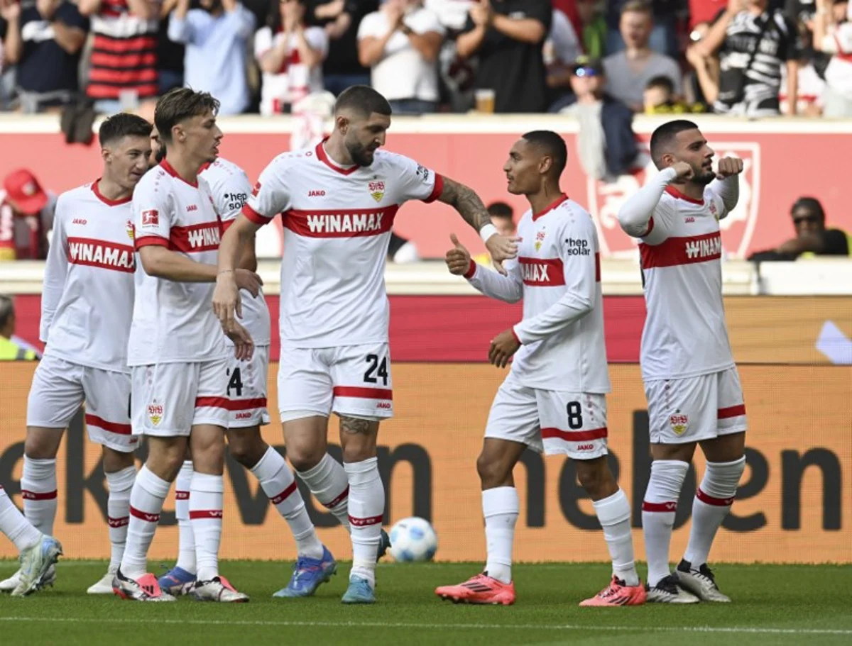 Stuttgart's German forward #26 Deniz Undav (R) celebrates his 1-0 with teammates during the German first division Bundesliga football match between VfB Stuttgart and Borussia Dortmund in Stuttgart on September 22, 2024.  THOMAS KIENZLE / AFP