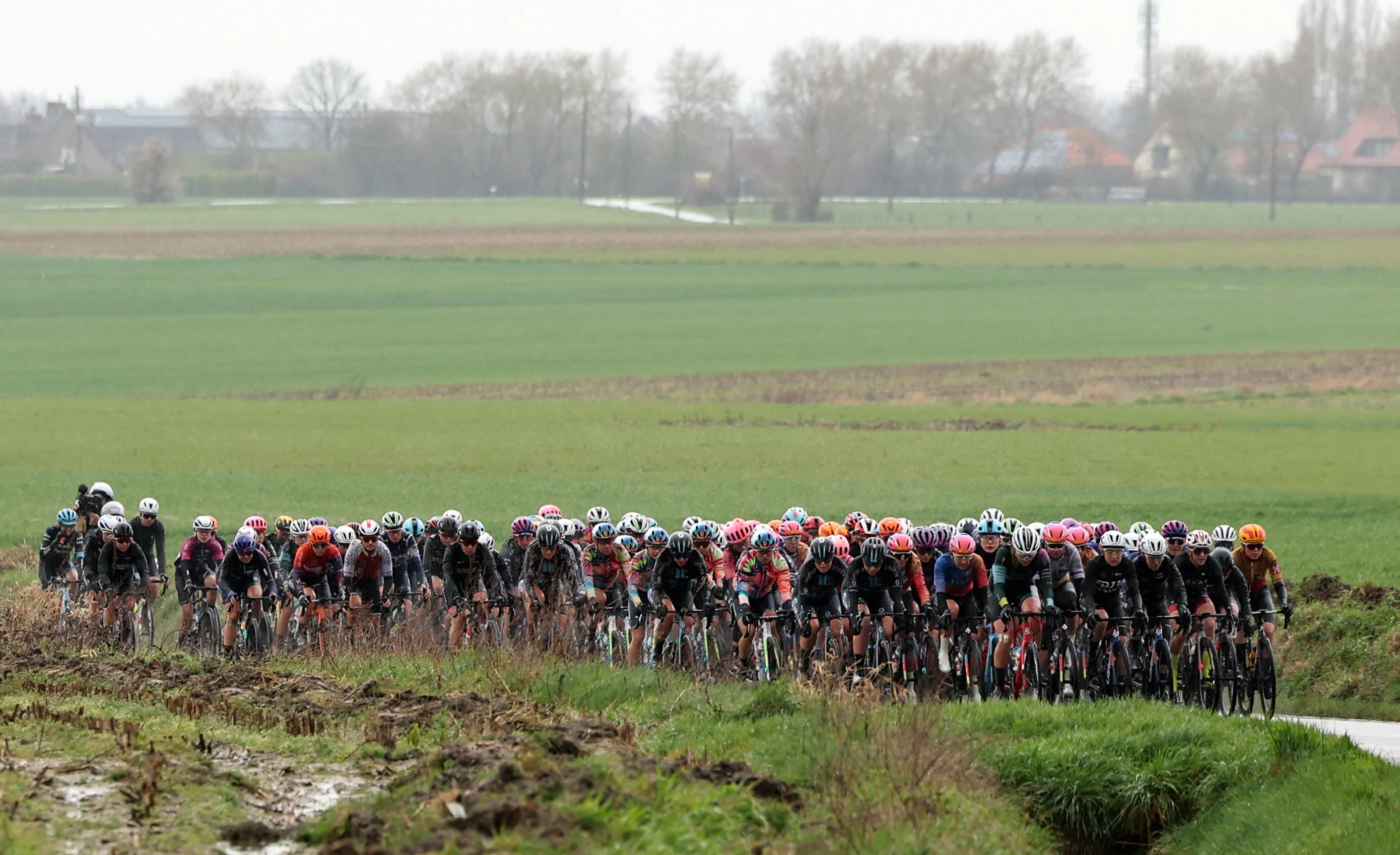 The pack of riders pictured in action during the women's Gent-Wevelgem - In Flanders Fields cycling race, 162,5 km from Ieper to Wevelgem, Sunday 26 March 2023. BELGA PHOTO DAVID PINTENS