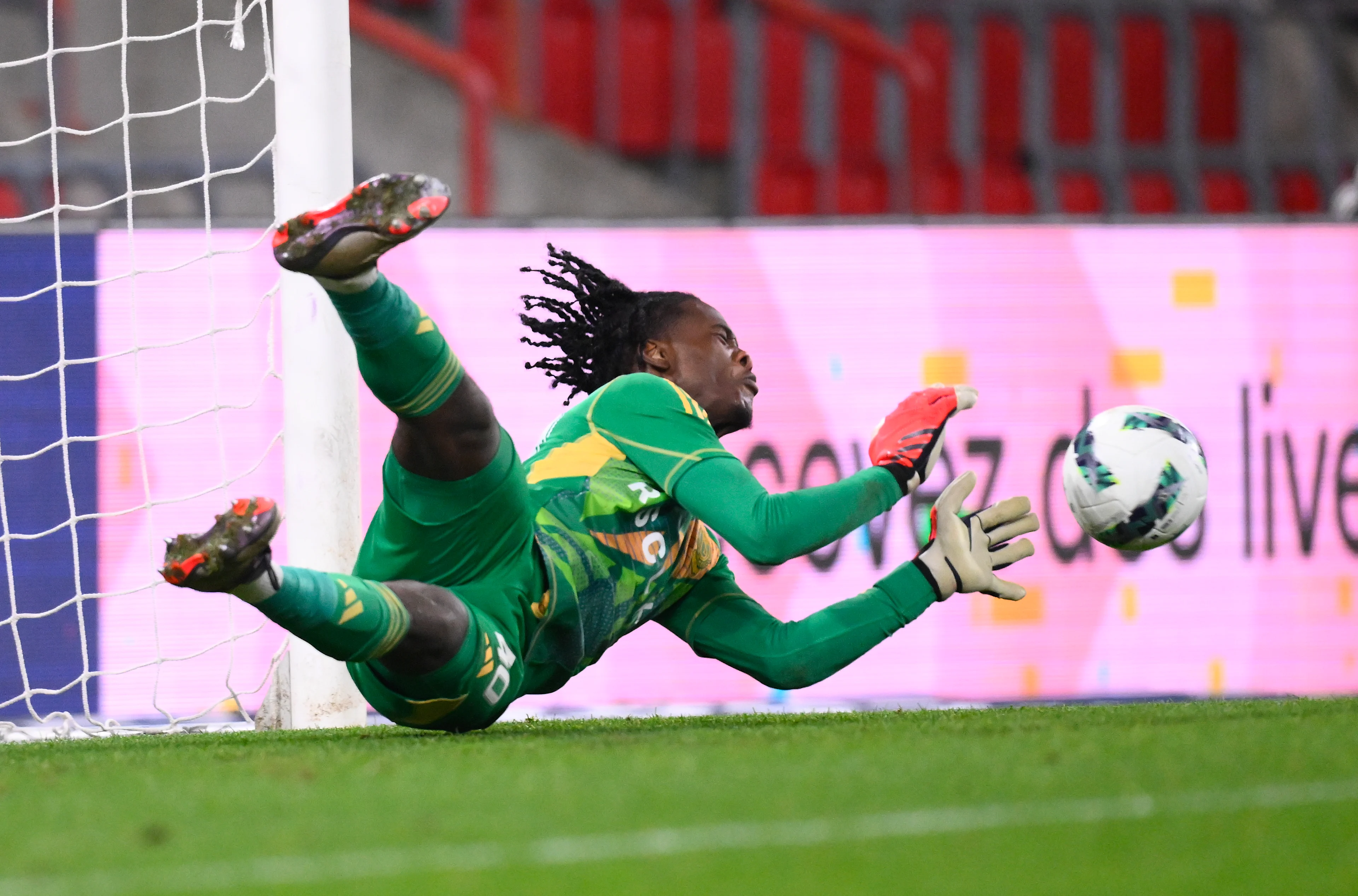 Standard's goalkeeper Matthieu Epolo stops the penalty during a soccer game between JPL club Standard de Liege and fourth division club Lyra-Lierse Berlaar, Wednesday 30 October 2024 in Liege, in the round 1 of 16 of the 'Croky Cup' Belgian soccer cup. BELGA PHOTO JOHN THYS