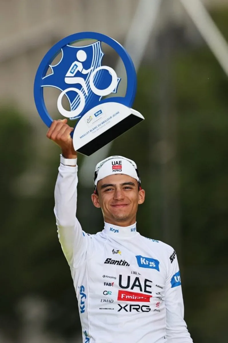 UAE Team Emirates - XRG's Mexican rider Isaac Del Toro celebrates on the podium with the best young rider's white jersey after the 21st stage of the 113th edition of the Tour de France cycling race, 88,7 km starting and finishing in Paris, on July 26, 2026. Anne-Christine POUJOULAT / AFP