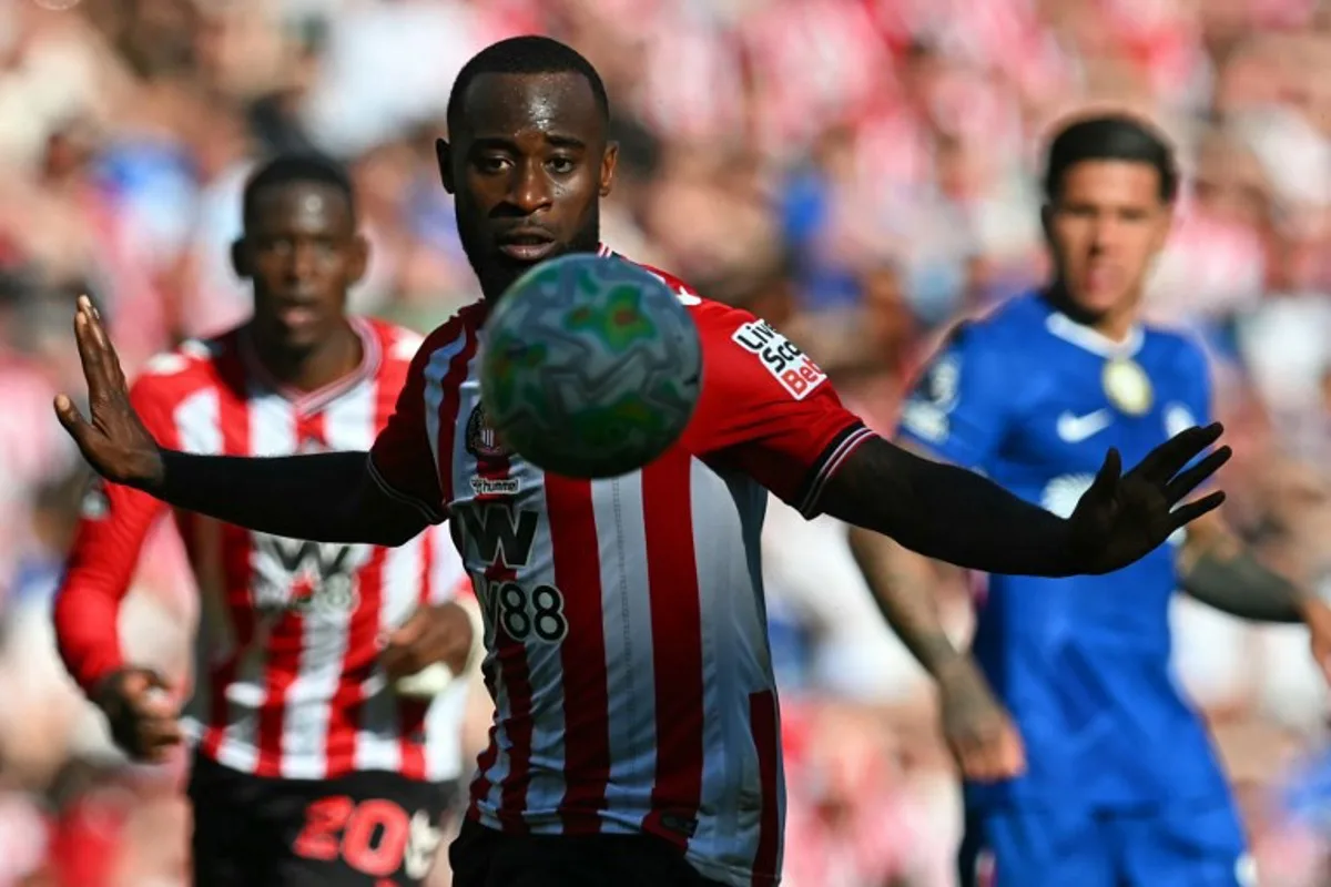 Sunderland's Dutch defender #06 Lutsharel Geertruida eyes the ball during the English Premier League football match between Sunderland and Chelsea at The Stadium of Light in Sunderland in north east England on May 24, 2026. ANDY BUCHANAN / AFP