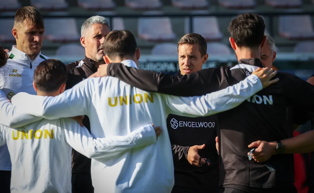 Union's head coach David Hubert talks to his players during a training session of Belgian soccer team Royale Union Saint-Gilloise, Wednesday 14 October 2026 in Leuven. The team is preparing for the 2nd match of the UEFA Europa League league phase against Spanish Real Sociedad tomorrow. BELGA PHOTO VIRGINIE LEFOUR
