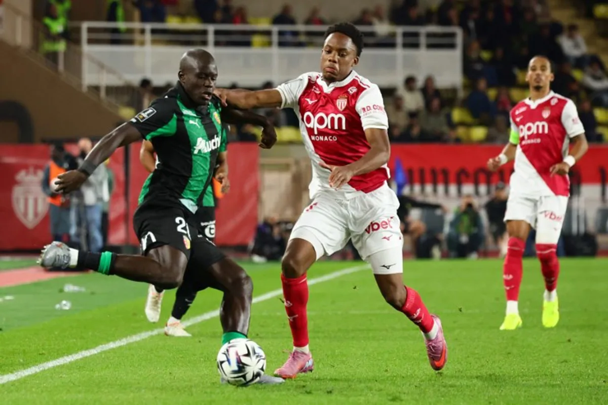 Lens' French defender #20 Malang Sarr (L) fights for the ball with Monaco's French forward #21 Lucas Michal during the French L1 football match between AS Monaco and RC Lens at the Stade Louis II in the Principality of Monaco on November 8, 2025. Clement MAHOUDEAU / AFP