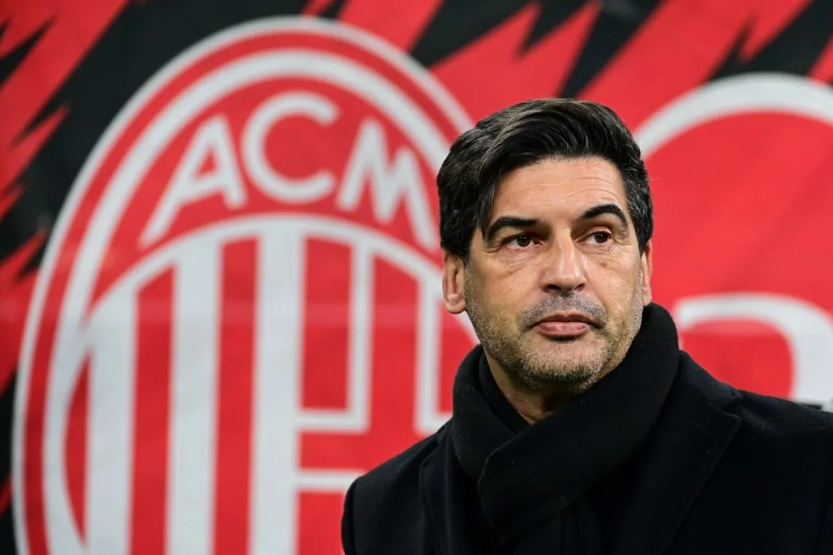 AC Milan's Portuguese coach Paulo Fonseca  looks on during the Italian Serie A football match between AC Milan and AS Roma at San Siro Stadium in Milan, Italy on December 29, 2024.  Piero CRUCIATTI / AFP